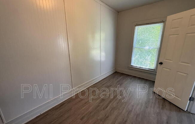 2439 A N WILLIAM FINLAYSON REAR HOUSE DR