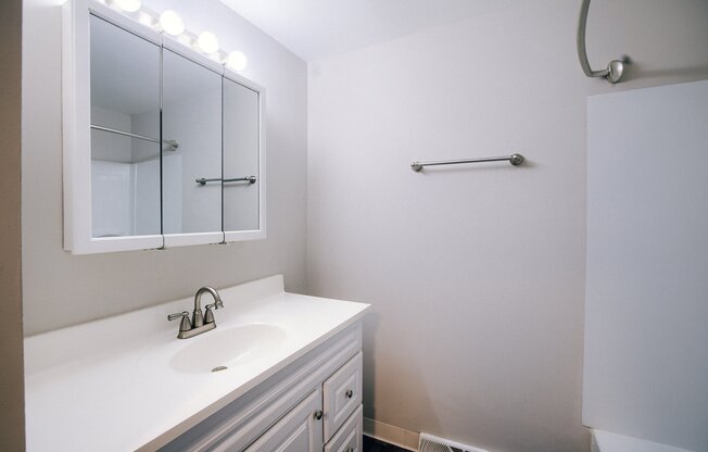 Townhomes at Fairways - Apartment Living in Whitehall, OH