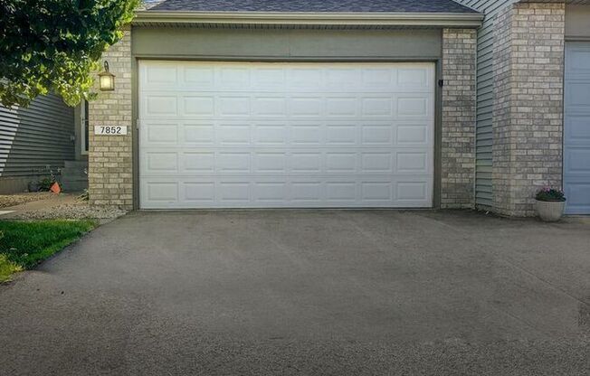 7852 GARLAND LN N