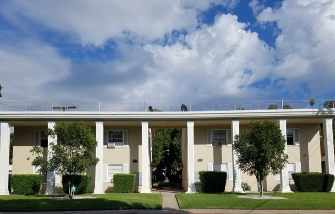 814 S VERDUGO RD