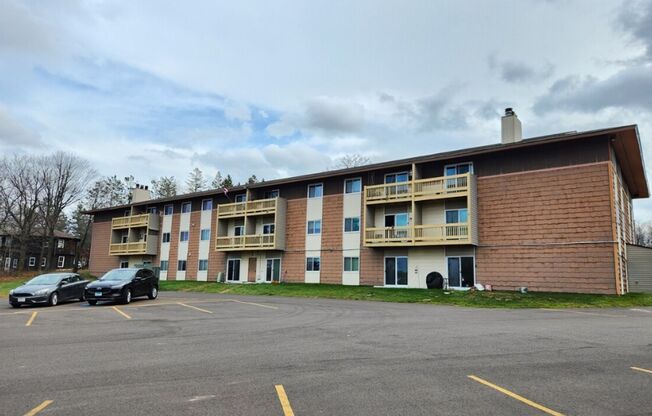 2 beds, 1 bath, $1,350, Unit 112