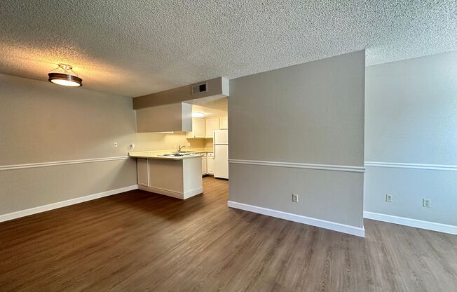 2 beds, 1 bath, 895 sqft, $1,700, Unit 490102