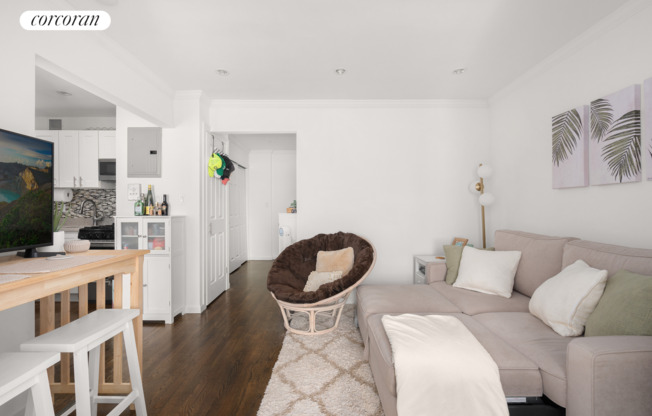 328 W 19 ST