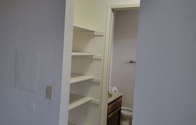 Studio, 1 bath, 450 sqft, $1,110, Unit 182