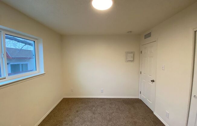 2 beds, 1 bath, 825 sqft, $1,200, Unit Unit 3