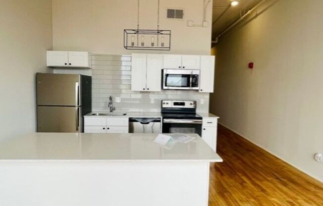 1 bed, 1 bath, 722 sqft, $1,225, Unit 409