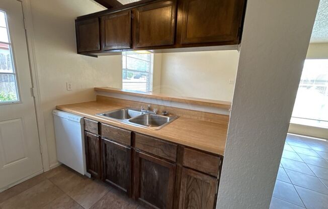 1 bed, 1 bath, 608 sqft, $695