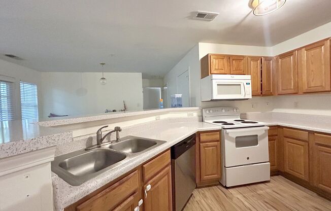 3 beds, 2 baths, $1,900, Unit Unit D