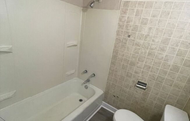 4 beds, 2 baths, $1,850, Unit 5400-2