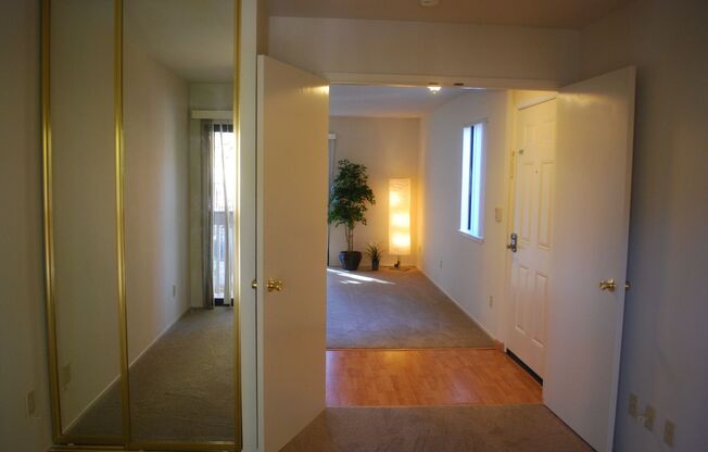 2 beds, 1 bath, 800 sqft, $2,360, Unit 30