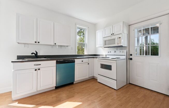 Stunning 2 Bedroom home in Greensburg available September 1!