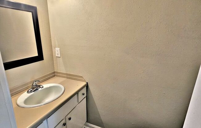 2 beds, 2.5 baths, 1,372 sqft, $995, Unit 10D