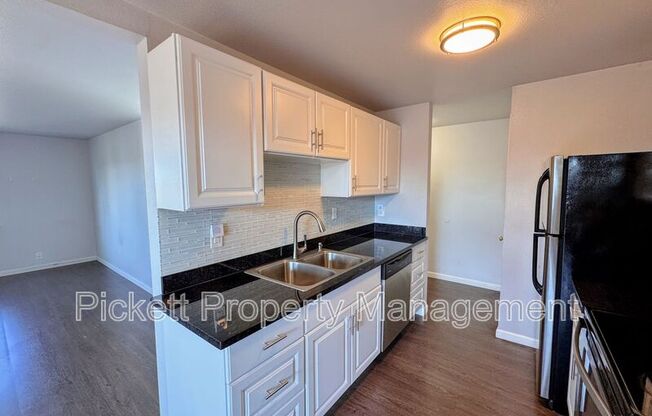 1132 SCOTT AVE