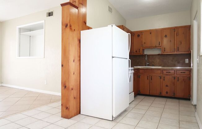 2 Bedroom, 1 Bathroom Home For Rent in St Pete!