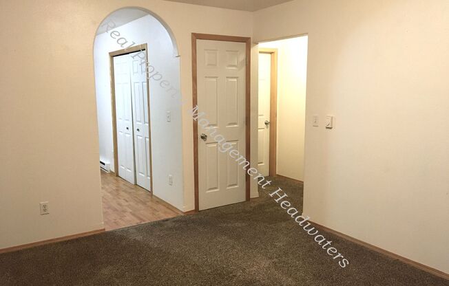 2 beds, 1 bath, 870 sqft, $1,250, Unit Unit 2