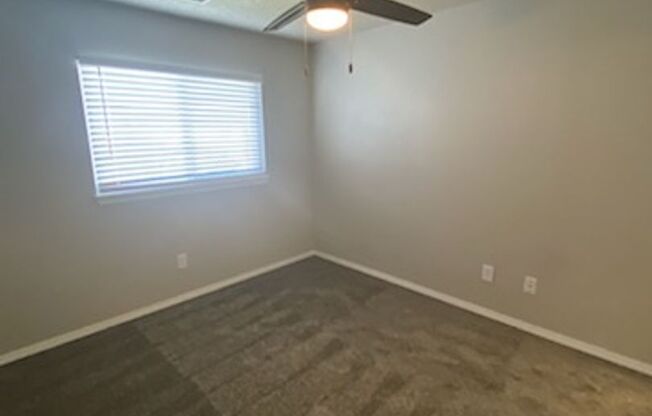 2 beds, 2 baths, 856 sqft, $920, Unit 2827-1805