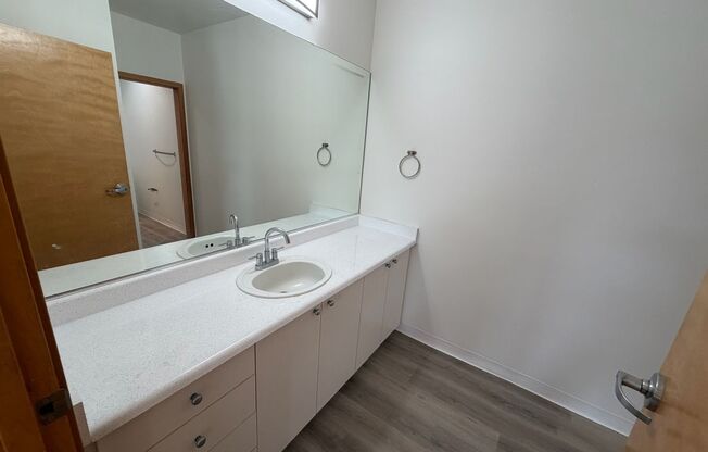 2 beds, 1 bath, 915 sqft, $2,175, Unit 414