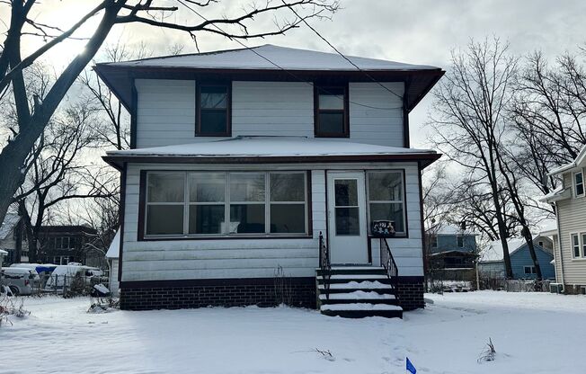 Four Bedroom House Available in Battle Creek!