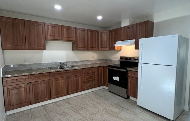 2 beds, 1 bath, $2,700, Unit #6