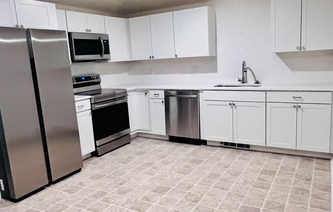 Large renovated 2 bedroom apartment in the heart of Stayton.  Don't miss this opportunity!