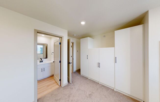 3 beds, 2 baths, 974 sqft, $1,425, Unit 6000-204