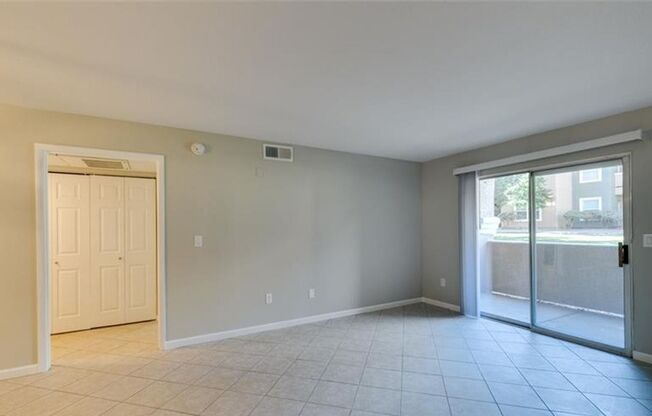BEAUTIFUL 1 BEDROOM, 1 BATH CONDO IN GATED COMMUNITY!!