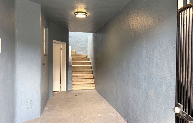 TOTAL REMODEL LARGE BRIGHT 1800sf 3BR/2BA/2GR Cayuga Terrace Home AVAILABLE NOW