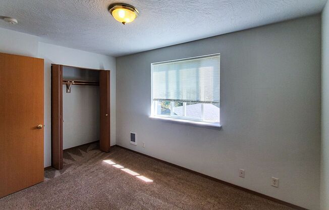 2 beds, 1.5 baths, 896 sqft, $1,495, Unit 660 LaSalle Street #1