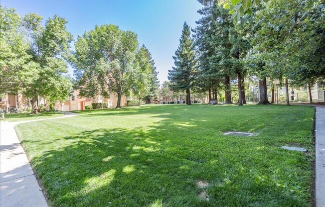 Parc Crossing 1 Bed 1 Bath Unit in Mountain View Available Now!!!!
