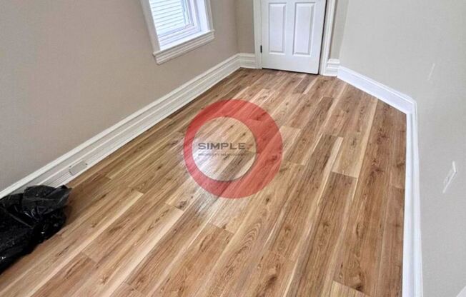 Massive 5 bedroom 1 bath house with fence in yard