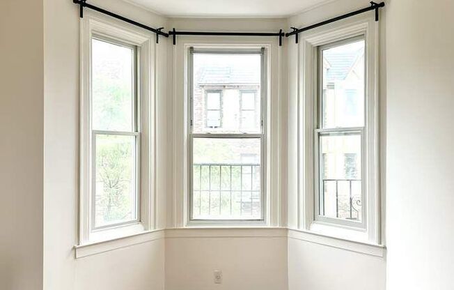 33 12 28 ST