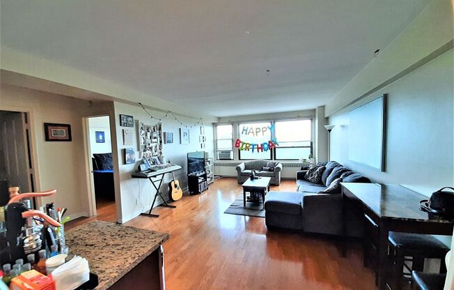 1 bed, 1 bath, 700 sqft, $2,000, Unit 418-0706