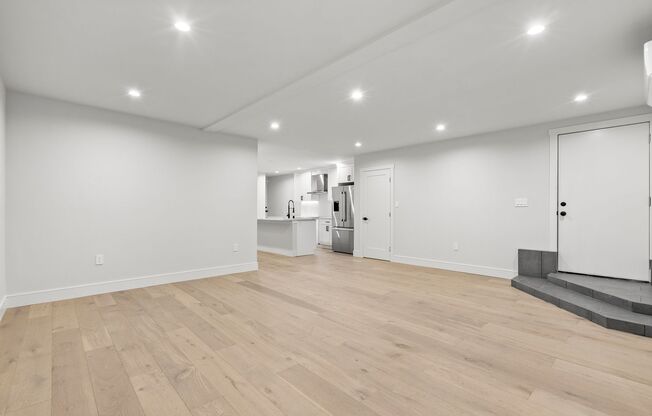 2888-2890 Harrison St / 91 Balmy Ave