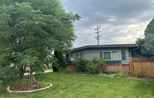 3-Bedroom Mid-Century Home on the Bench