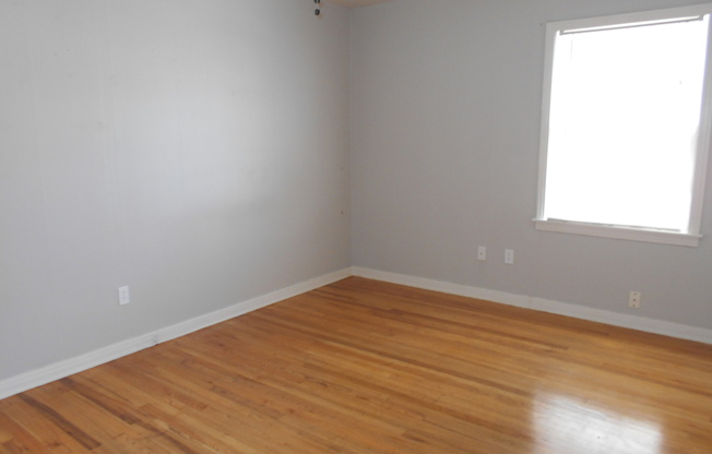 3 beds, 1 bath, $1,025