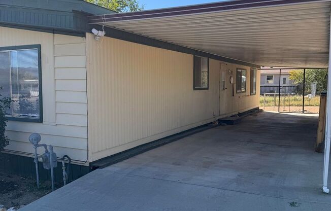 3 bedroom 2 bath home in quiet neighborhood