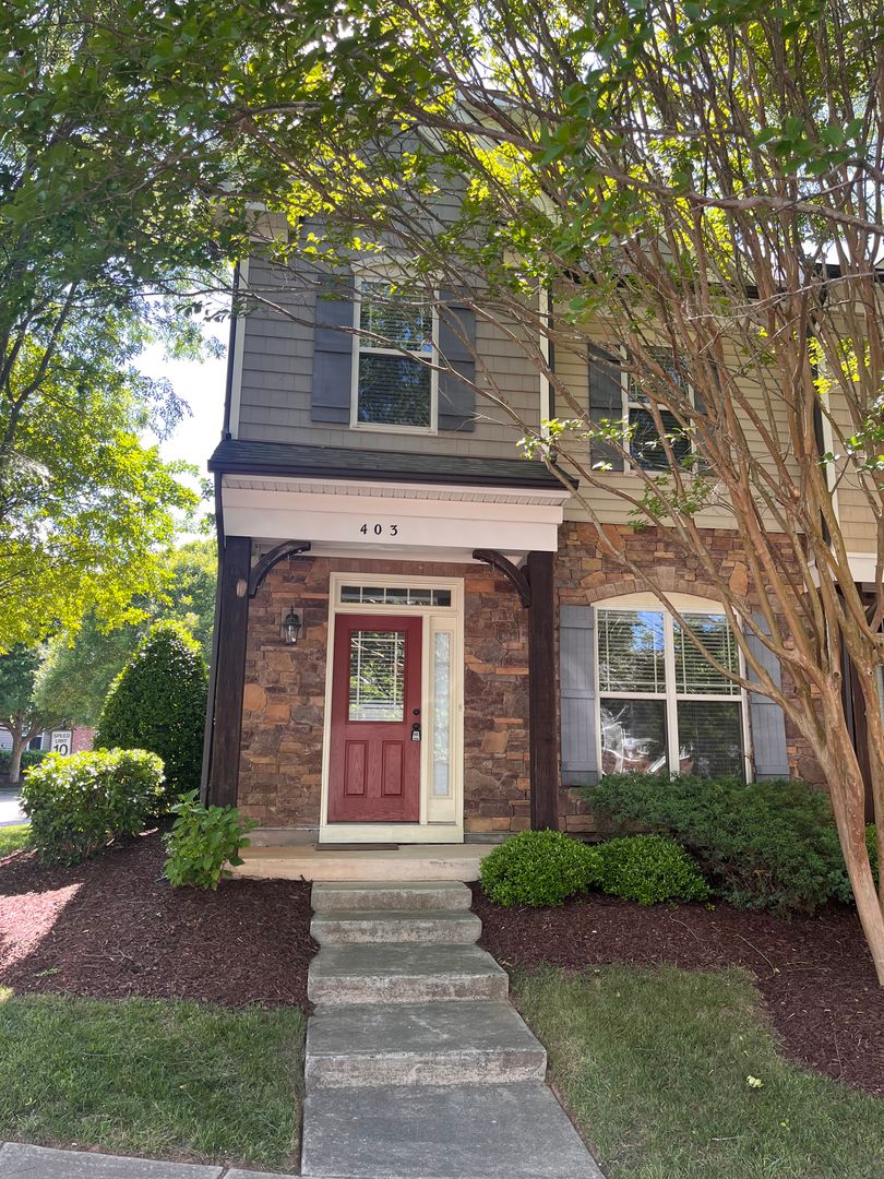 Charming 2 Bed Home in Cary