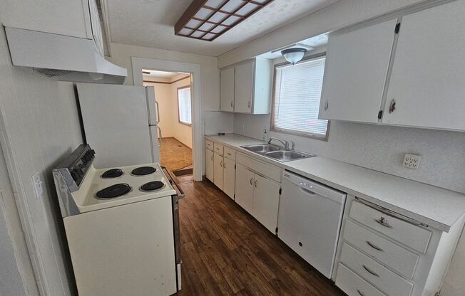 2 beds, 1 bath, $1,995