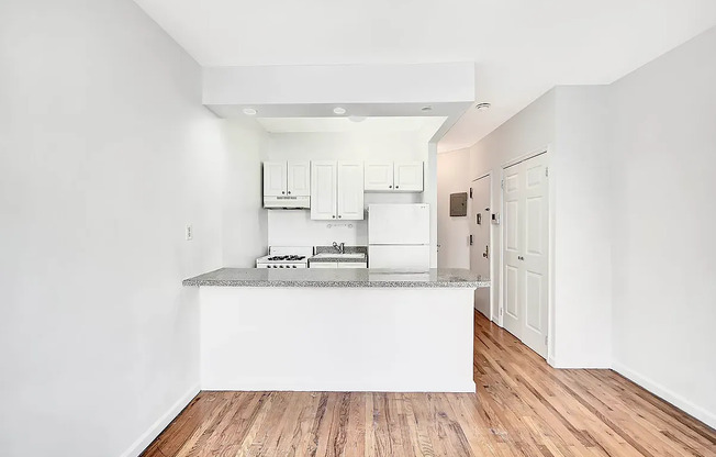 422 AMSTERDAM AVE
