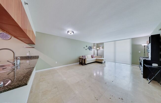 1 Bed / 1 Bath with Bay Views – Partially Furnished – Brickell – $2,800