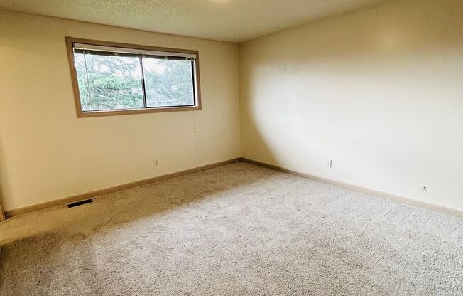 3 Bedroom Home located in the heart of town! Close to everything!