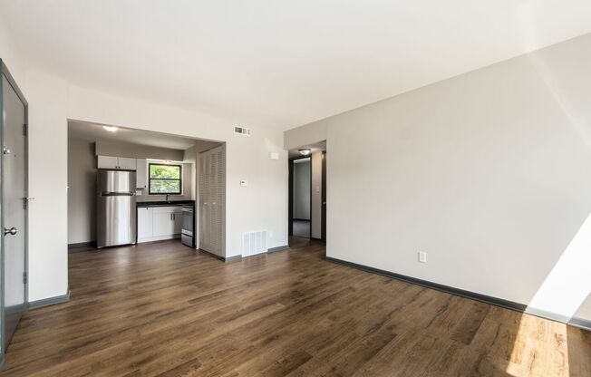 2 beds, 1 bath, 816 sqft, $847, Unit 85 Stevens Avenue