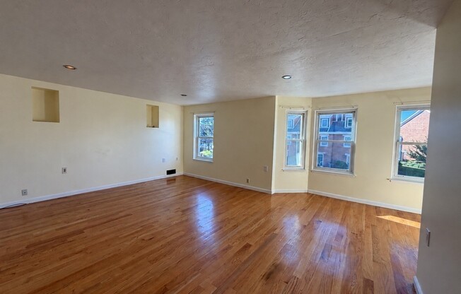 2 beds, 2.5 baths, 1,550 sqft, $2,850, Unit Unit 44