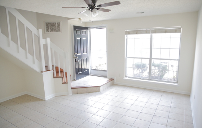 Cozzy townhome ready for you!