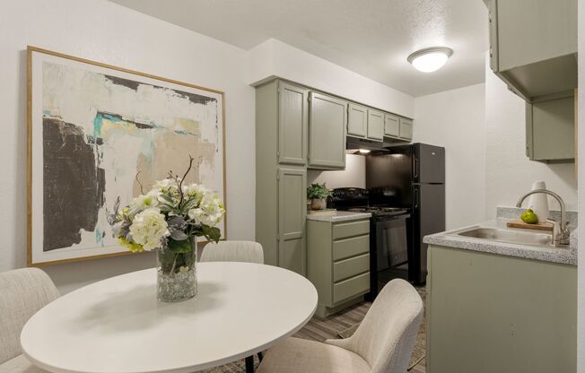 2 beds, 2 baths, 800 sqft, $999, Unit B06