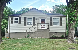Adorable 2 Bedroom 1 Bath Home in Sylvan Heights!