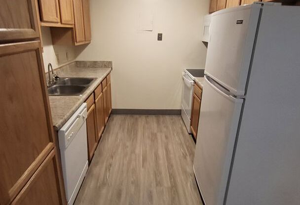 1 bed, 1 bath, 850 sqft, $990, Unit 7-712