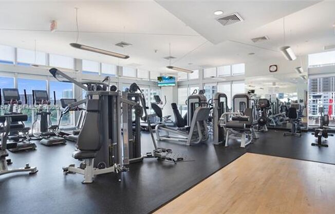 2 beds, 2 baths, $4,400, Unit # 3220 N