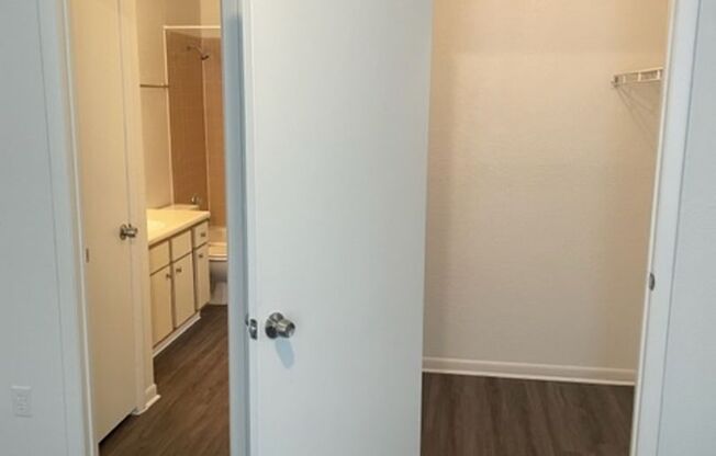 Lexington Place - 1017