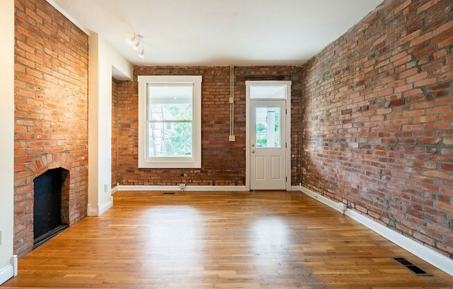 3 beds, 1.5 baths, $1,700, Unit 235 E. 3rd Ave